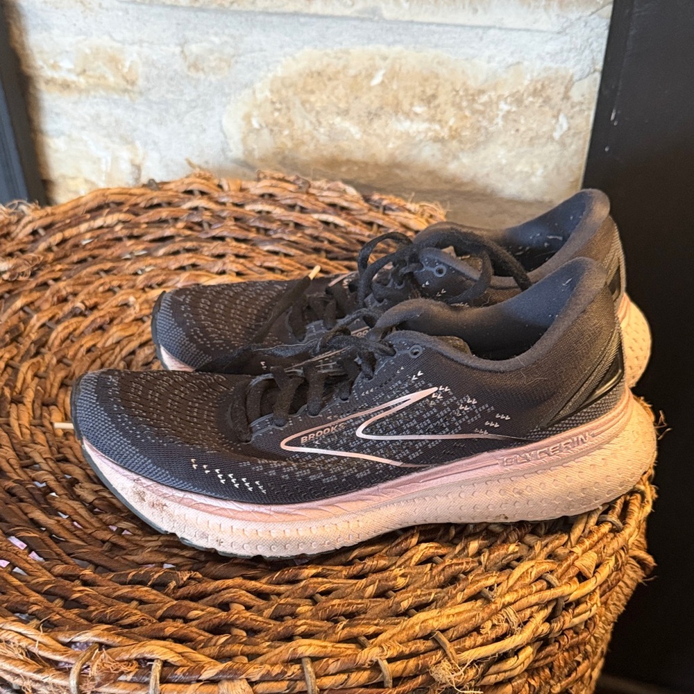 Brooks Glycerin 19 Women's Black and Light Pink Athletic tennis Shoes sz 7.5